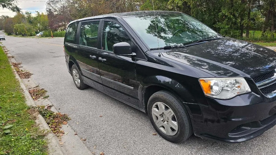 Dodge Caravan 2012 photo 3