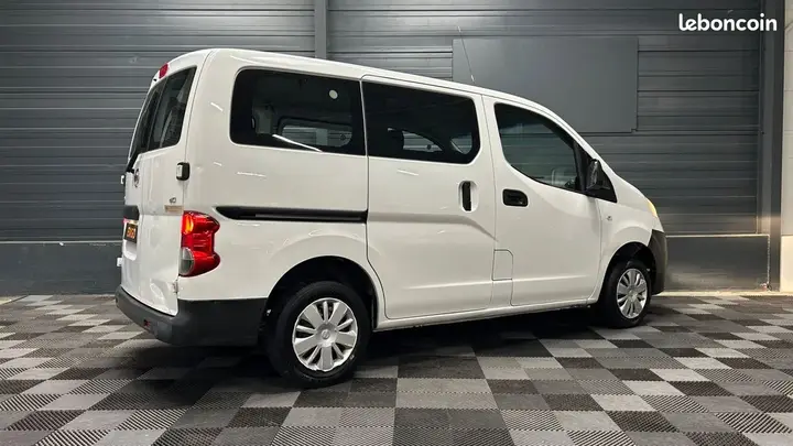 Nissan Evalia 2013 photo 2