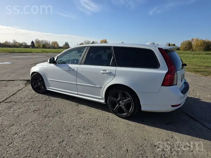 Volvo V50 2011 photo 2