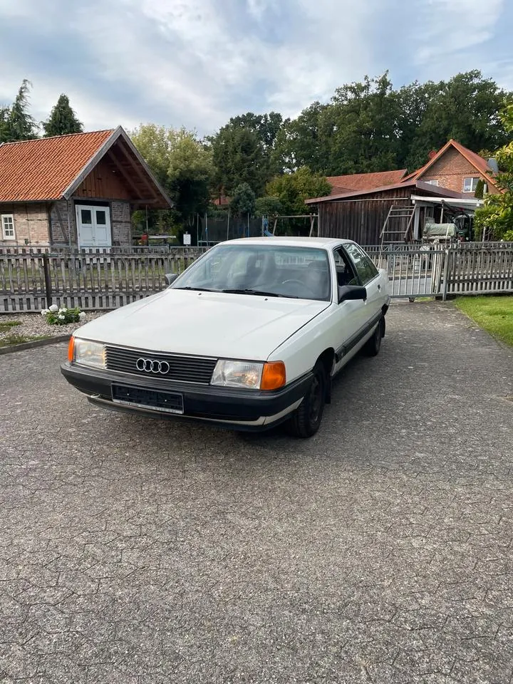 Audi 100