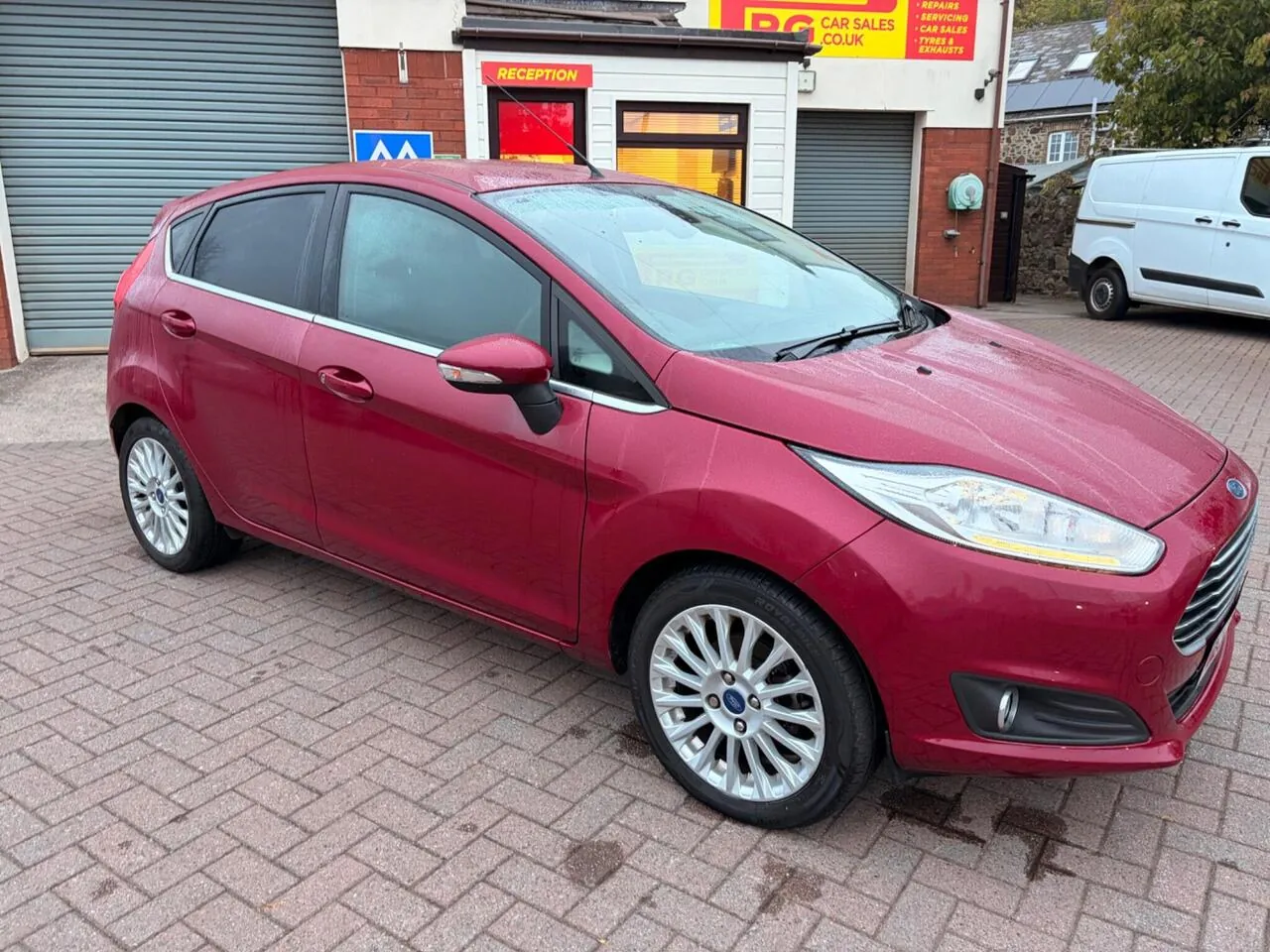 Ford Fiesta 2013 photo 2
