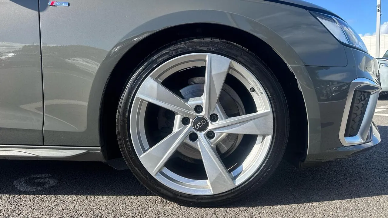 Audi A4 2022 photo 5