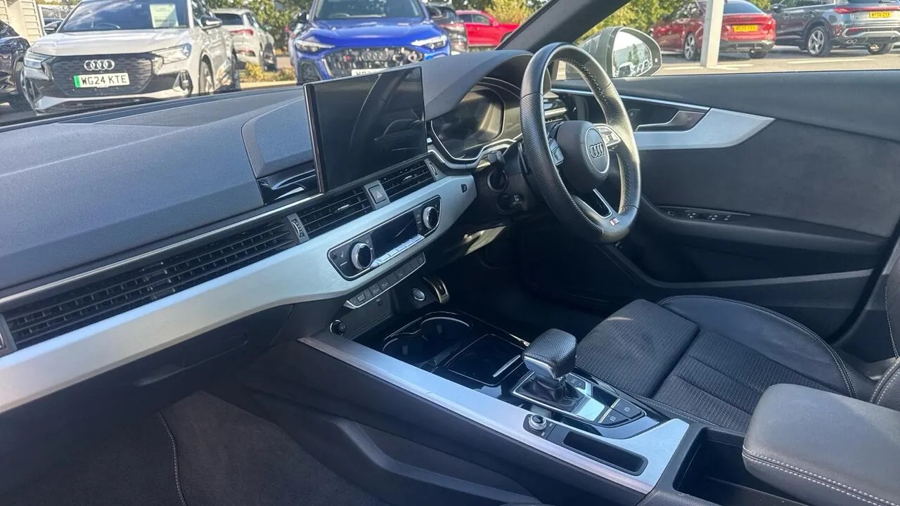 Audi A4 2022 photo 2