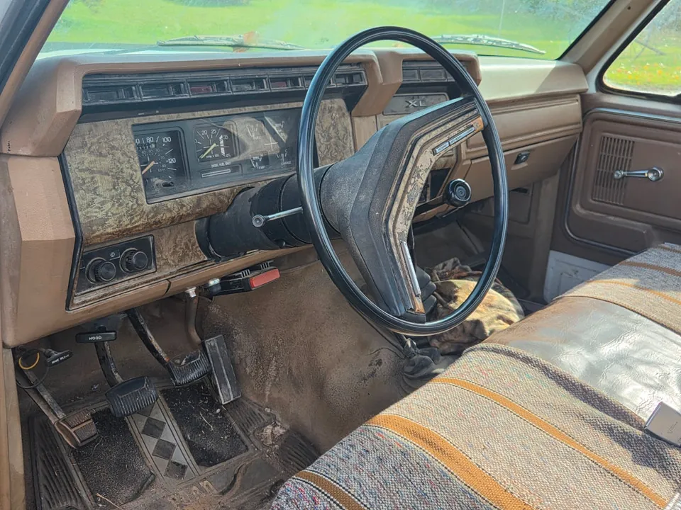 Ford F250 1986 photo 3