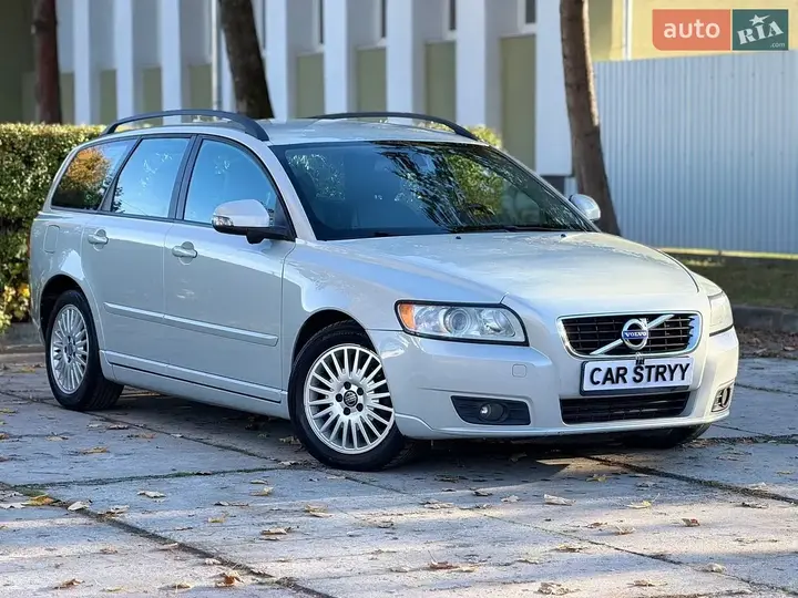 Volvo V50 2011 photo 2