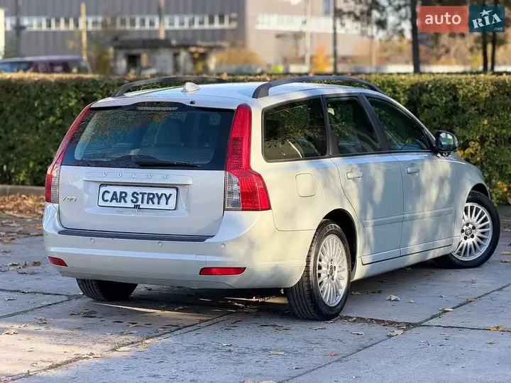 Volvo V50 2011 photo 4