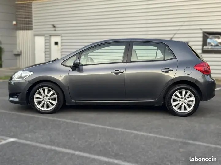 Toyota Auris 2007 photo 2