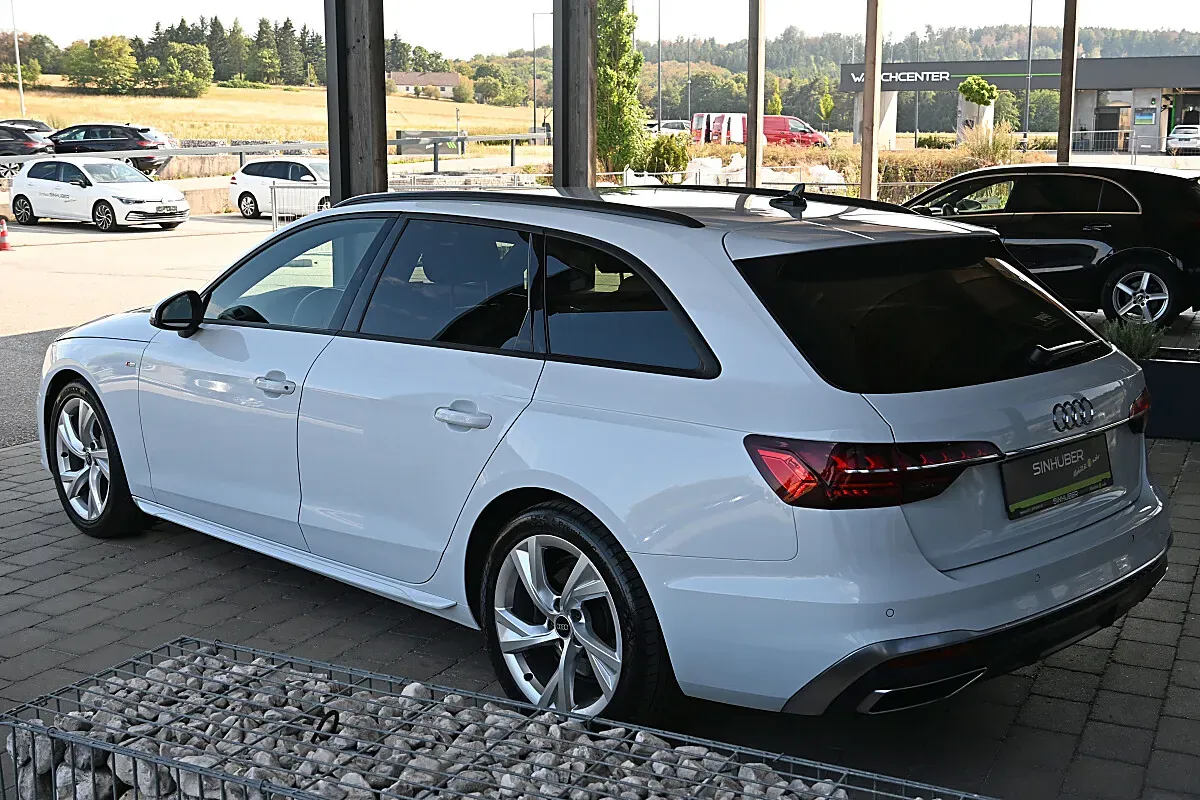 Audi A4 2023 photo 3