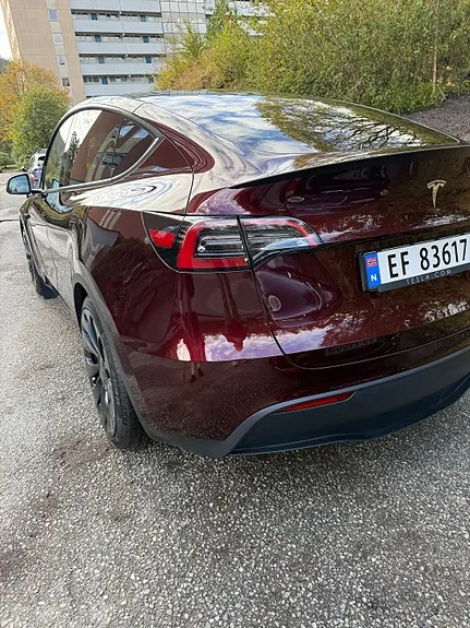 Tesla Model Y 2023 photo 4