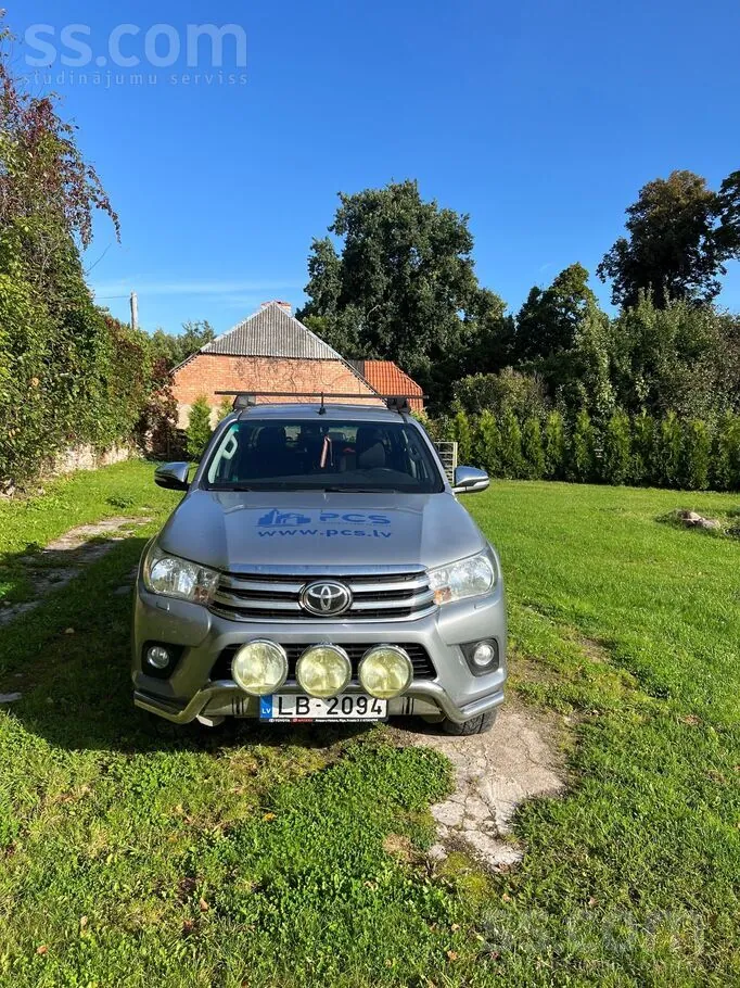 Toyota Hilux 2017 photo 2