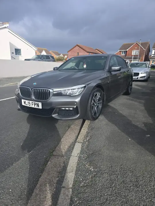 BMW 7 Series 2019 photo 2
