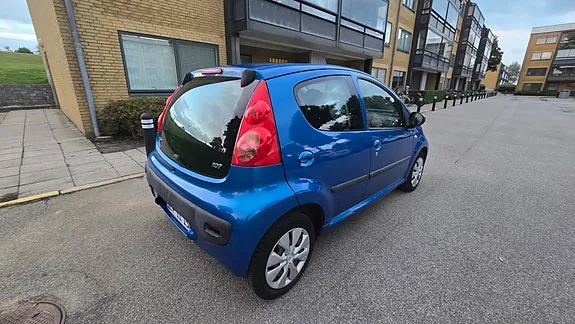 Peugeot 107 2009 photo 2