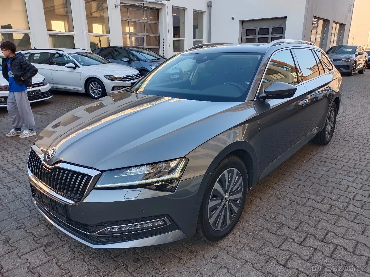 Skoda Superb 2023 photo 2