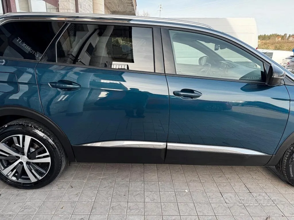 Peugeot 5008 2023 photo 5