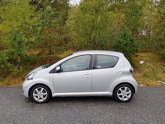 Toyota Aygo 2010 photo 2