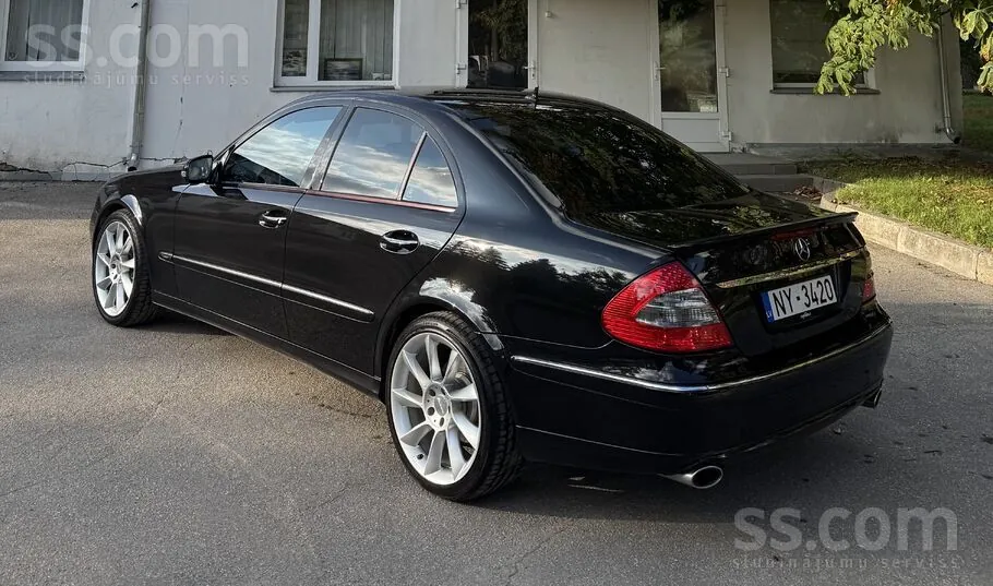 Mercedes-Benz E320 2007 photo 2