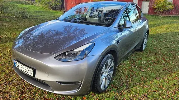 Tesla Model Y 2023 photo 2