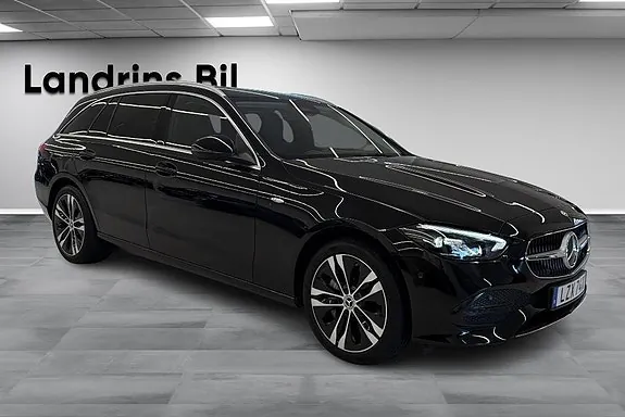 Mercedes-Benz C300 2025 photo 3