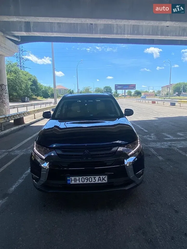Mitsubishi Outlander 2016 photo 2