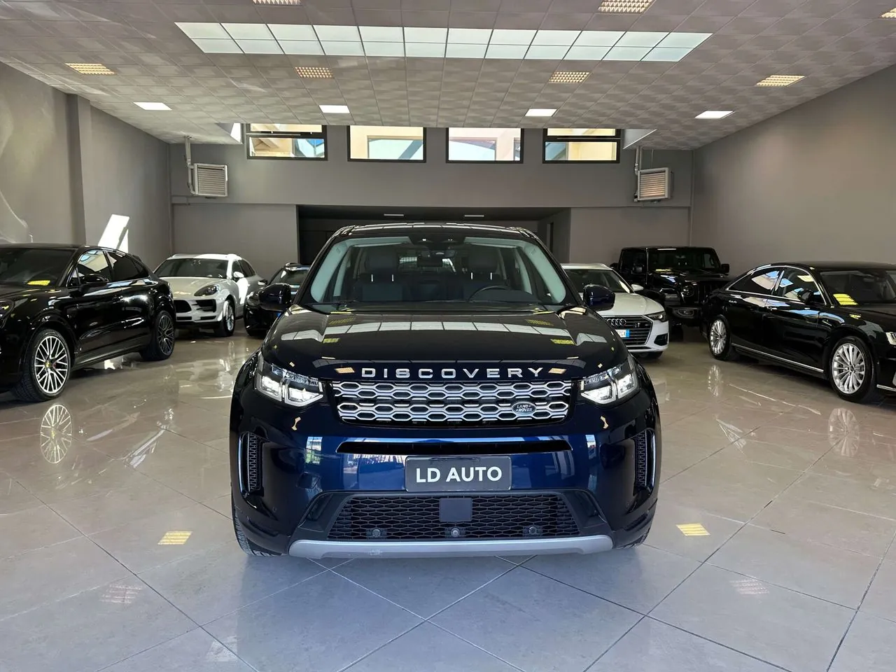 Land Rover Discovery Sport 2021 photo 2