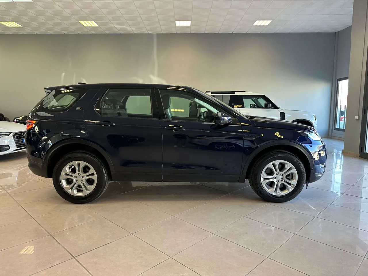 Land Rover Discovery Sport 2021 photo 3