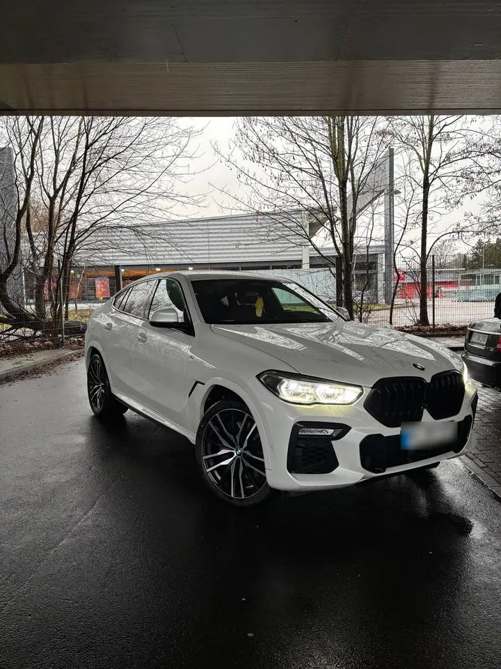 BMW X6 M50I