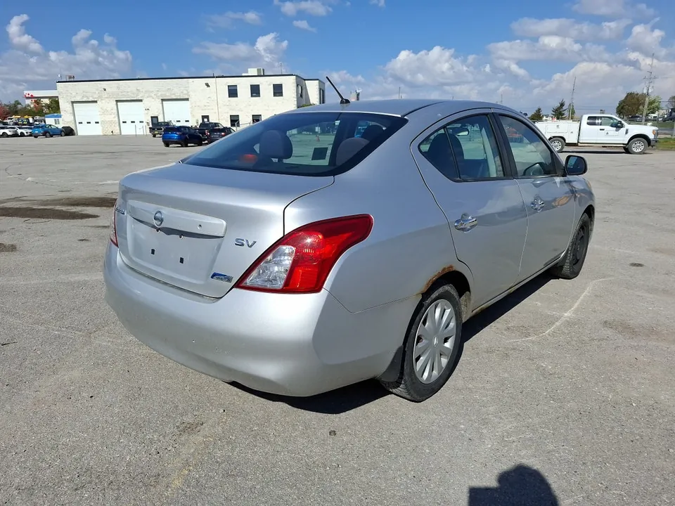 Nissan Versa 2012 photo 5