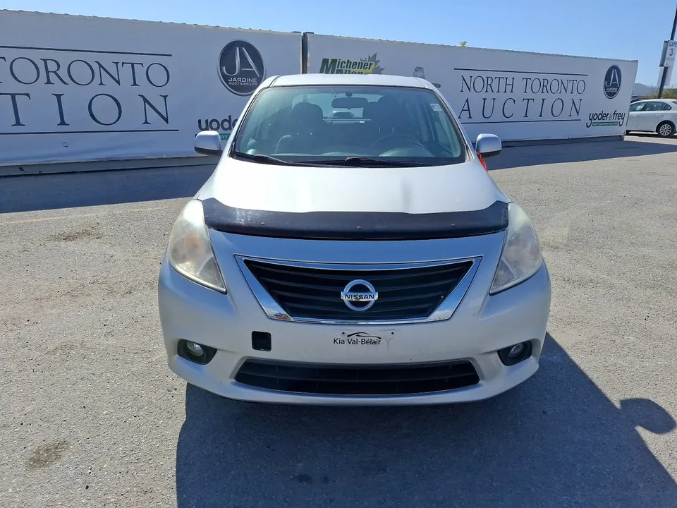 Nissan Versa 2012 photo 2
