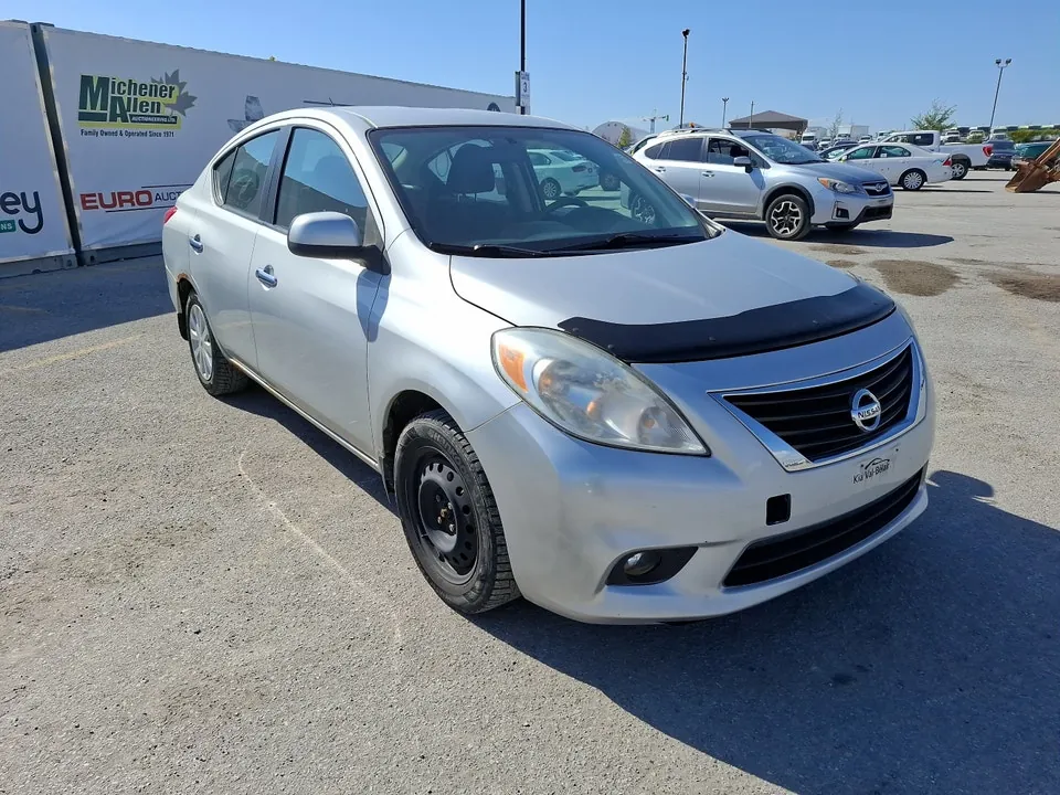 Nissan Versa 2012 photo 3