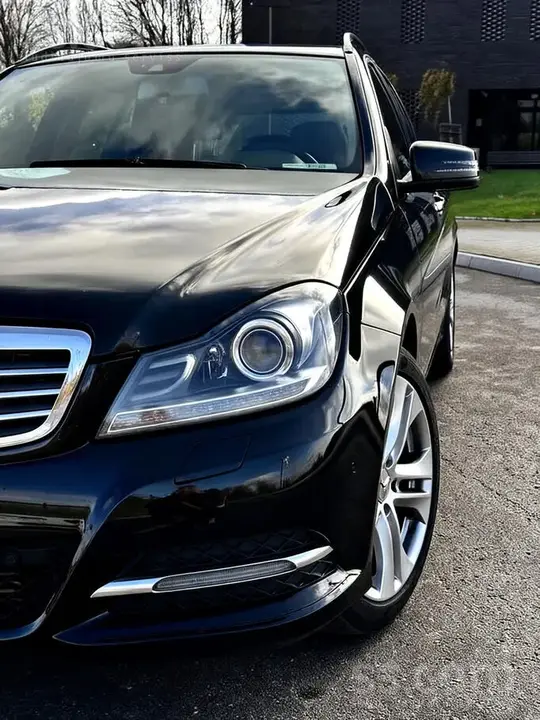 Mercedes-Benz C220 2013 photo 4