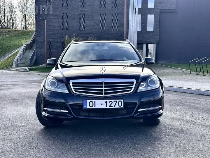 Mercedes-Benz C220 2013 photo 2