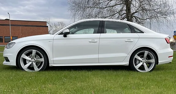 Audi A3 2016 photo 2