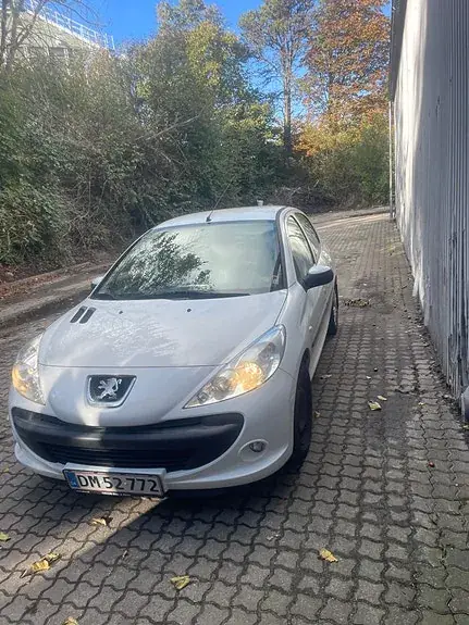 Peugeot 206 2011 photo 4