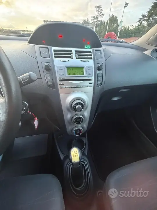Toyota Yaris 2008 photo 2