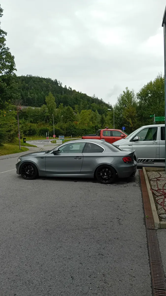 BMW 1 Series 2010 photo 2