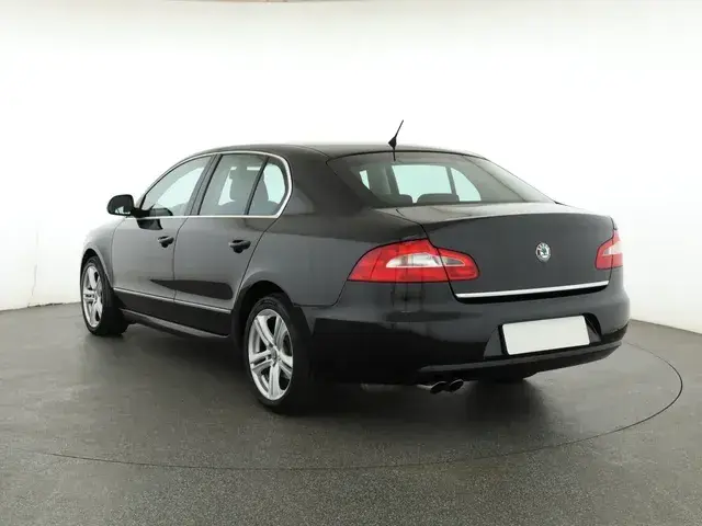Skoda Superb 2009 photo 3