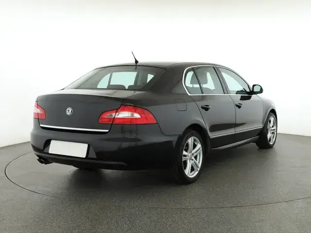 Skoda Superb 2009 photo 4