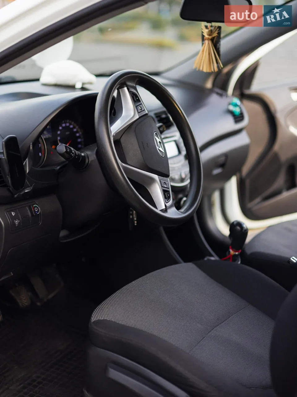 Hyundai Accent 2013 photo 2