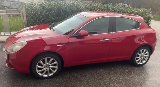 Alfa Romeo Giulietta 2011 photo 2