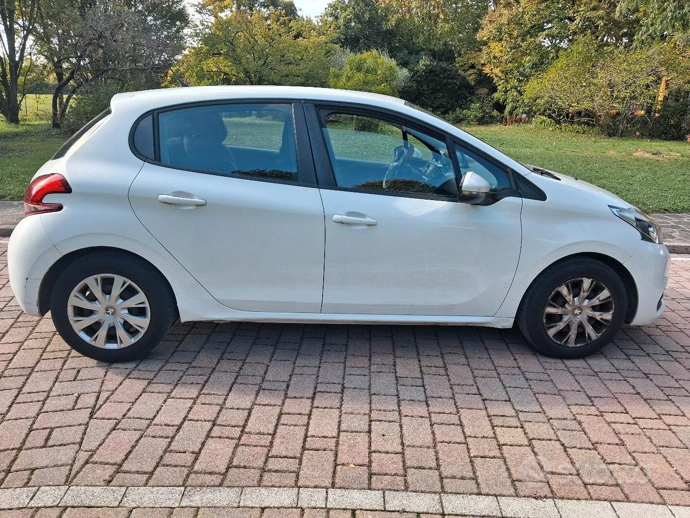 Peugeot 208 2016 photo 3