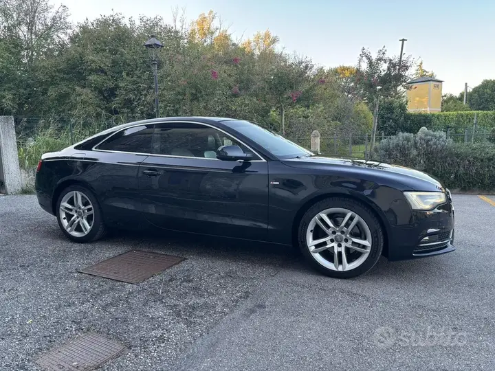 Audi A5 2012 photo 2