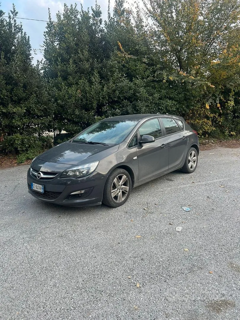 Opel Astra 2014 photo 2