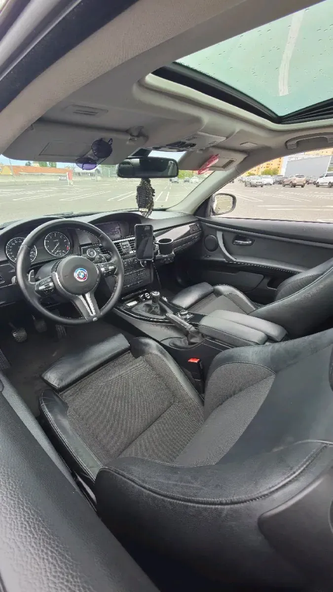 BMW 3 Series 2010 photo 3