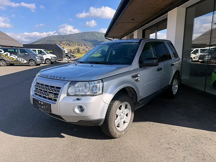Land Rover Freelander 2010 photo 2