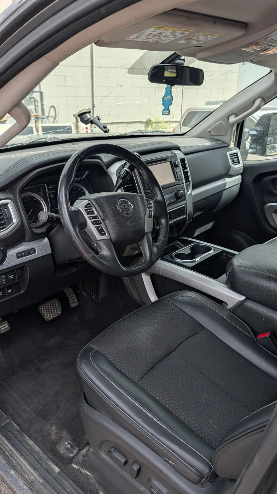 Nissan Titan 2016 photo 2