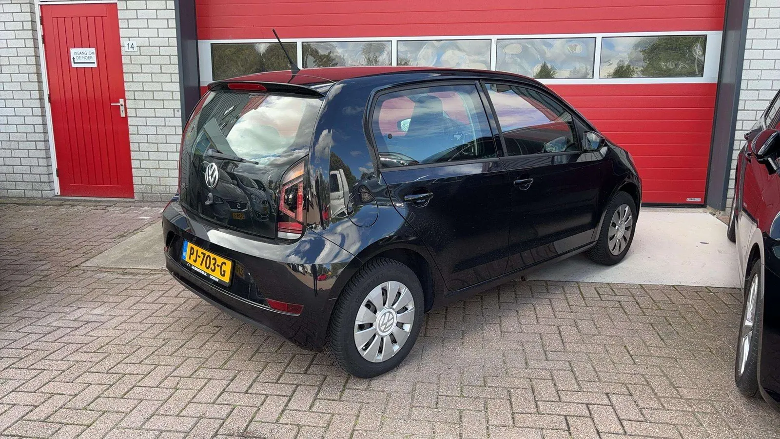 Volkswagen Up 2017 photo 2