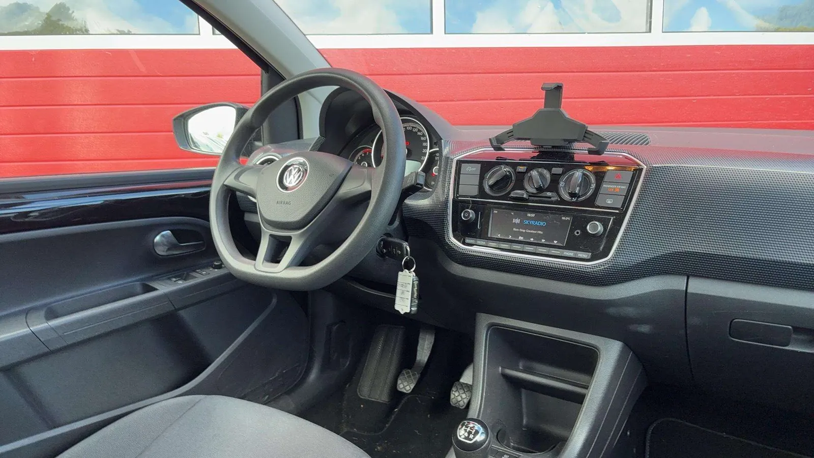 Volkswagen Up 2017 photo 3