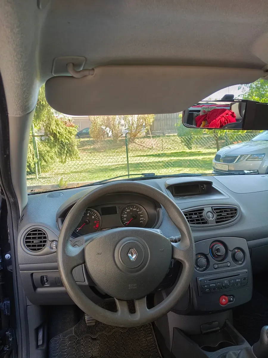 Renault Clio 2010 photo 3