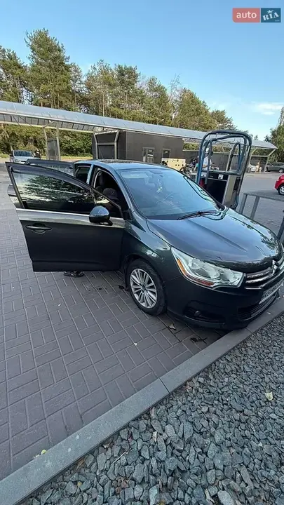 Citroen C4 2012 photo 4