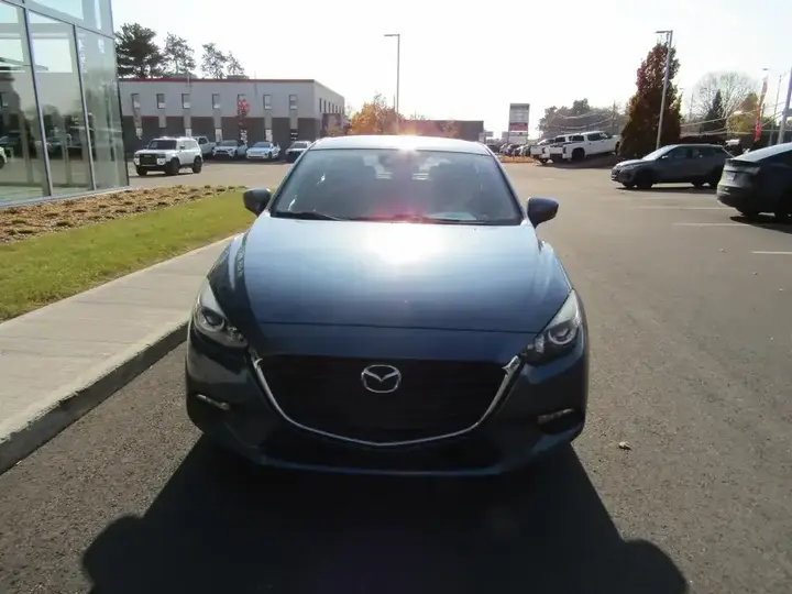 Mazda Mazda3 2018 photo 3